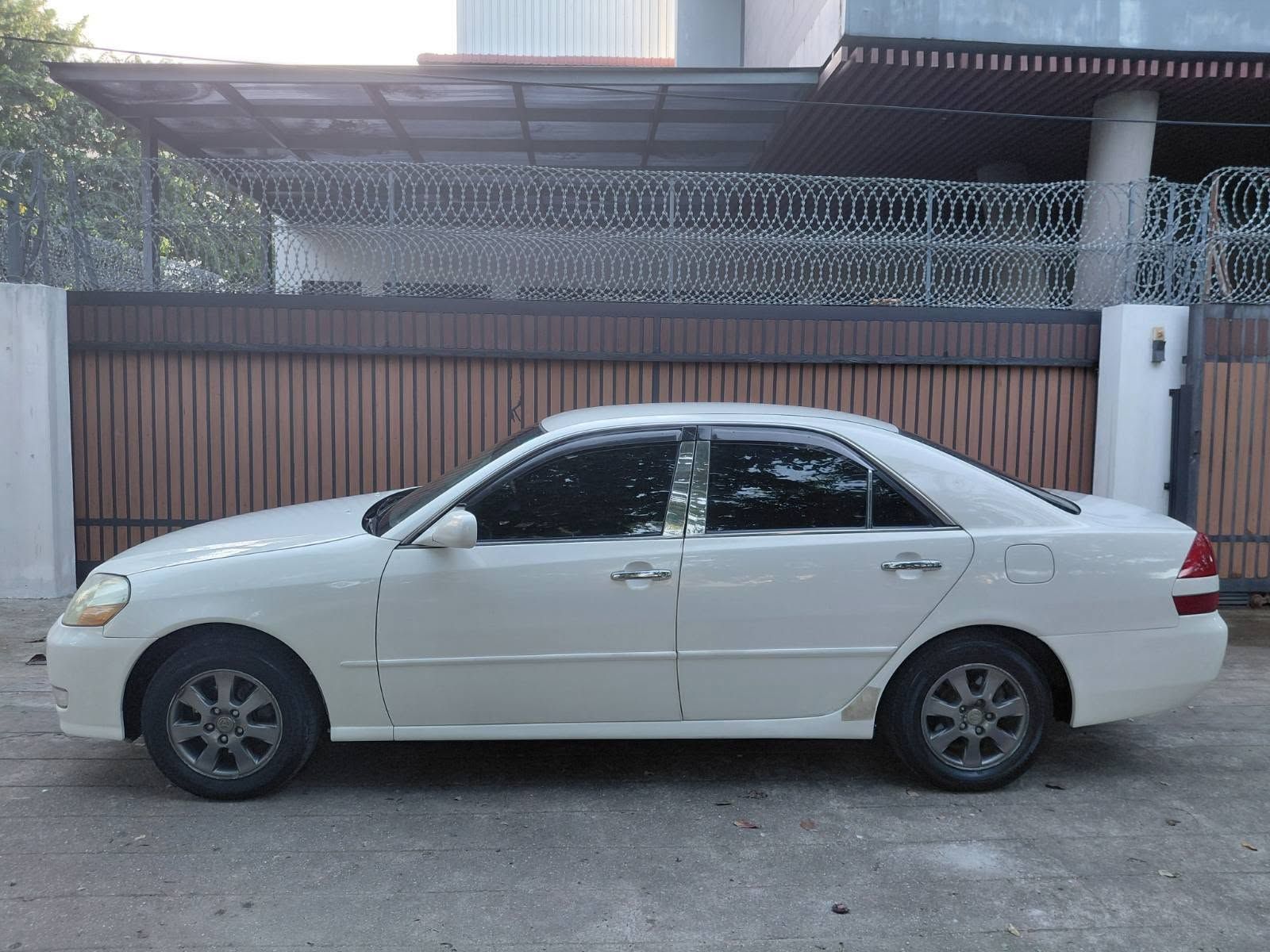 2002 Toyota Mark II · Regalia — photo 3