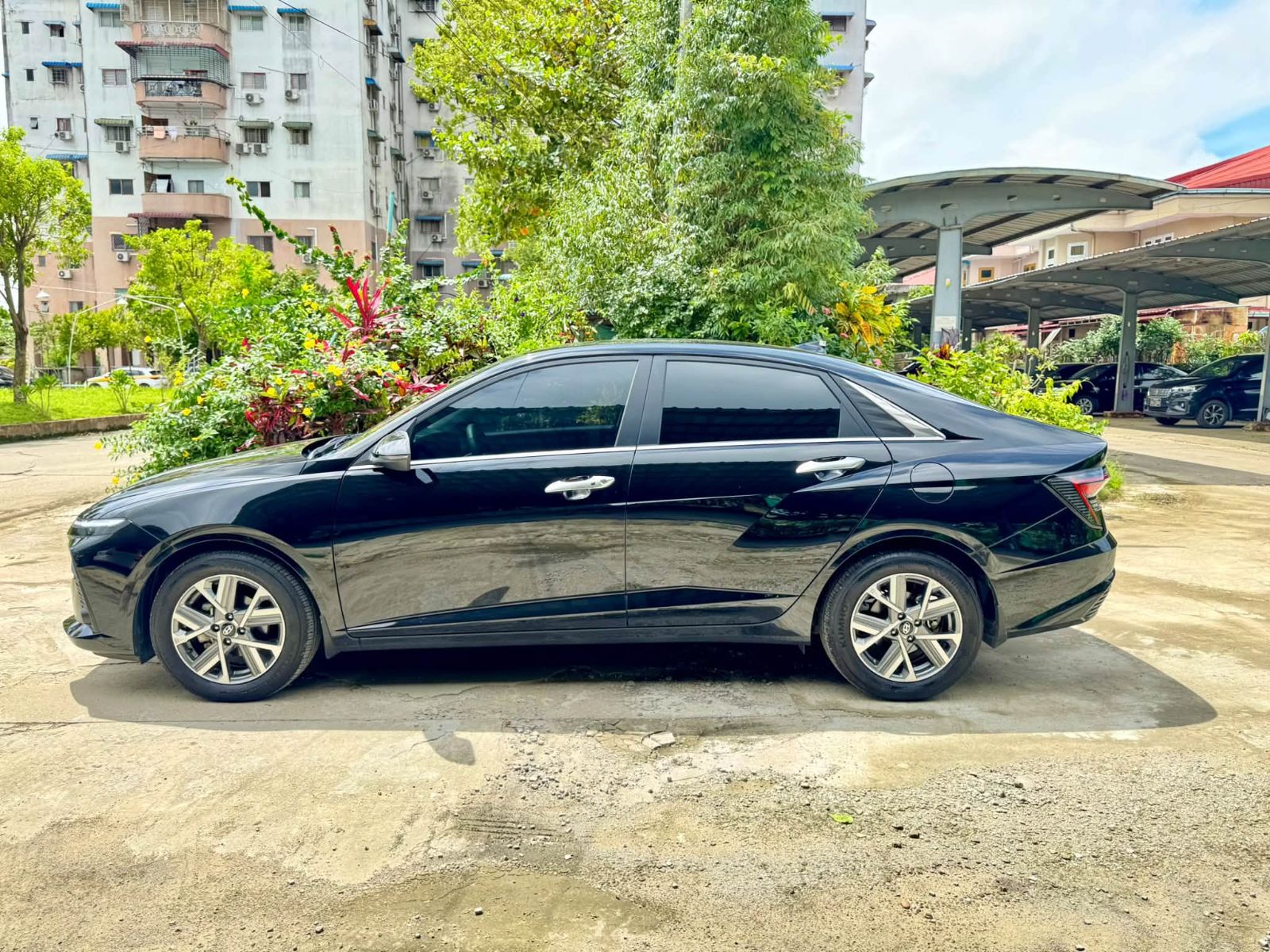 2025 Hyundai Accent — photo 2