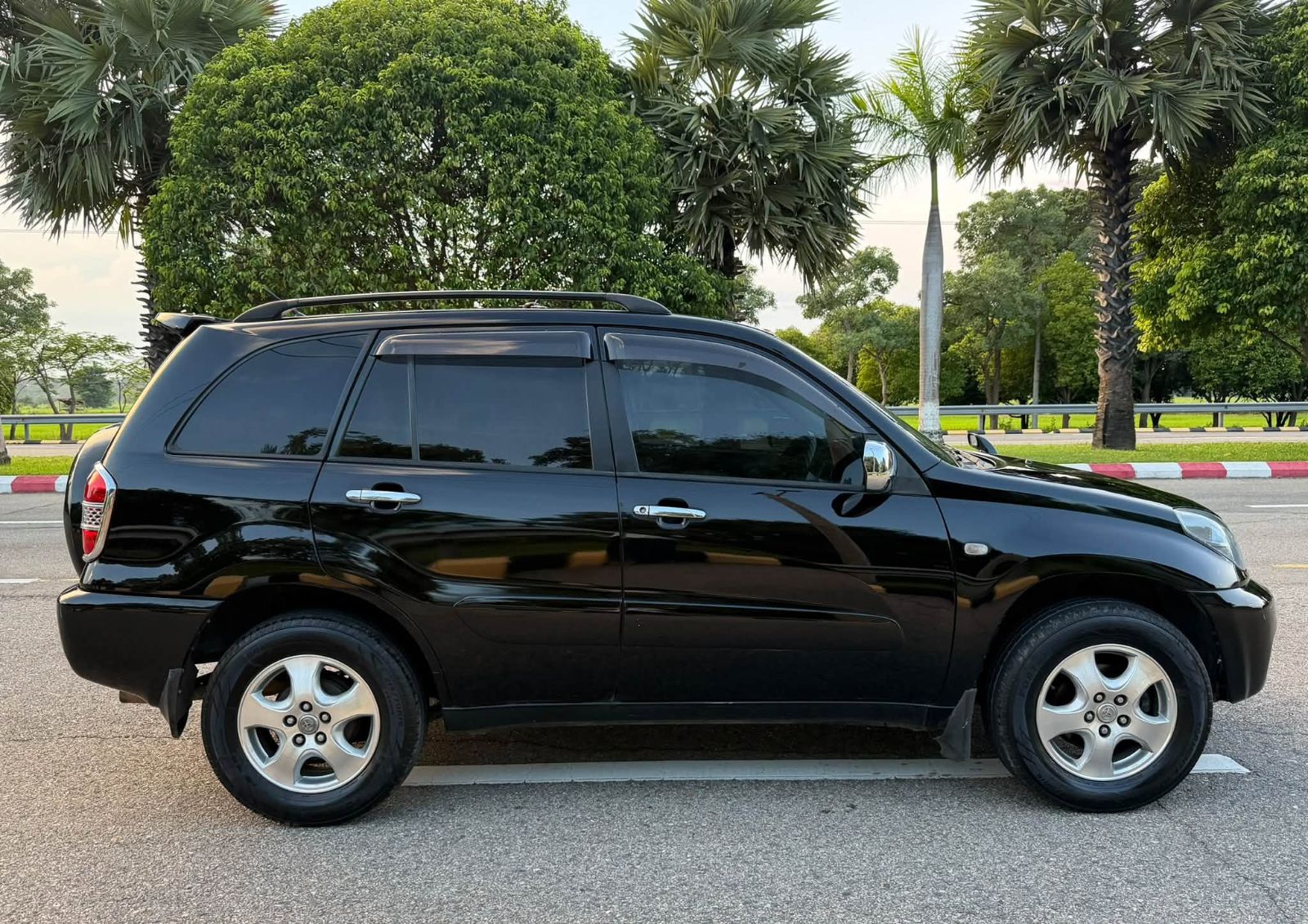 2004 Toyota RAV 4 — photo 3