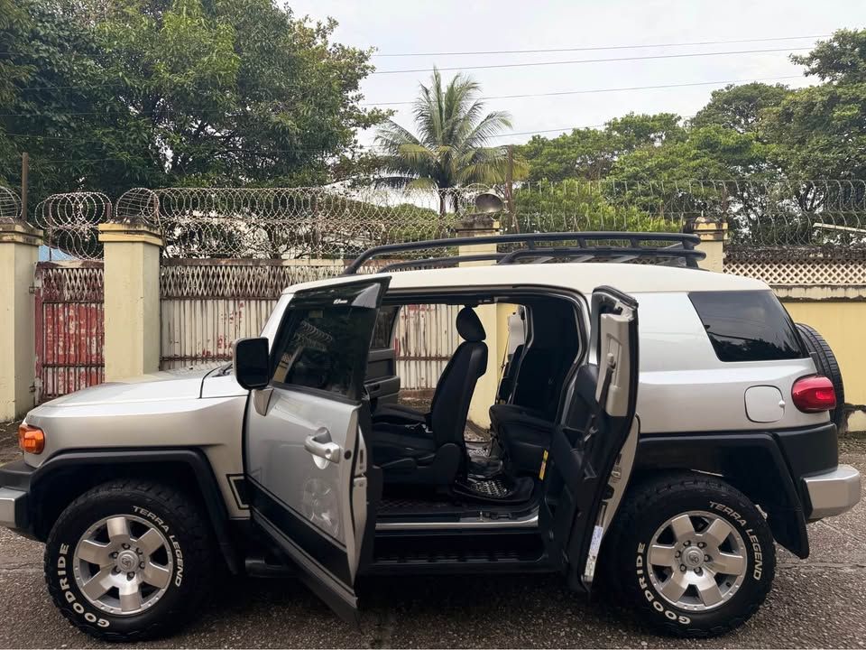 2007 Toyota FJ CRUISER — photo 4